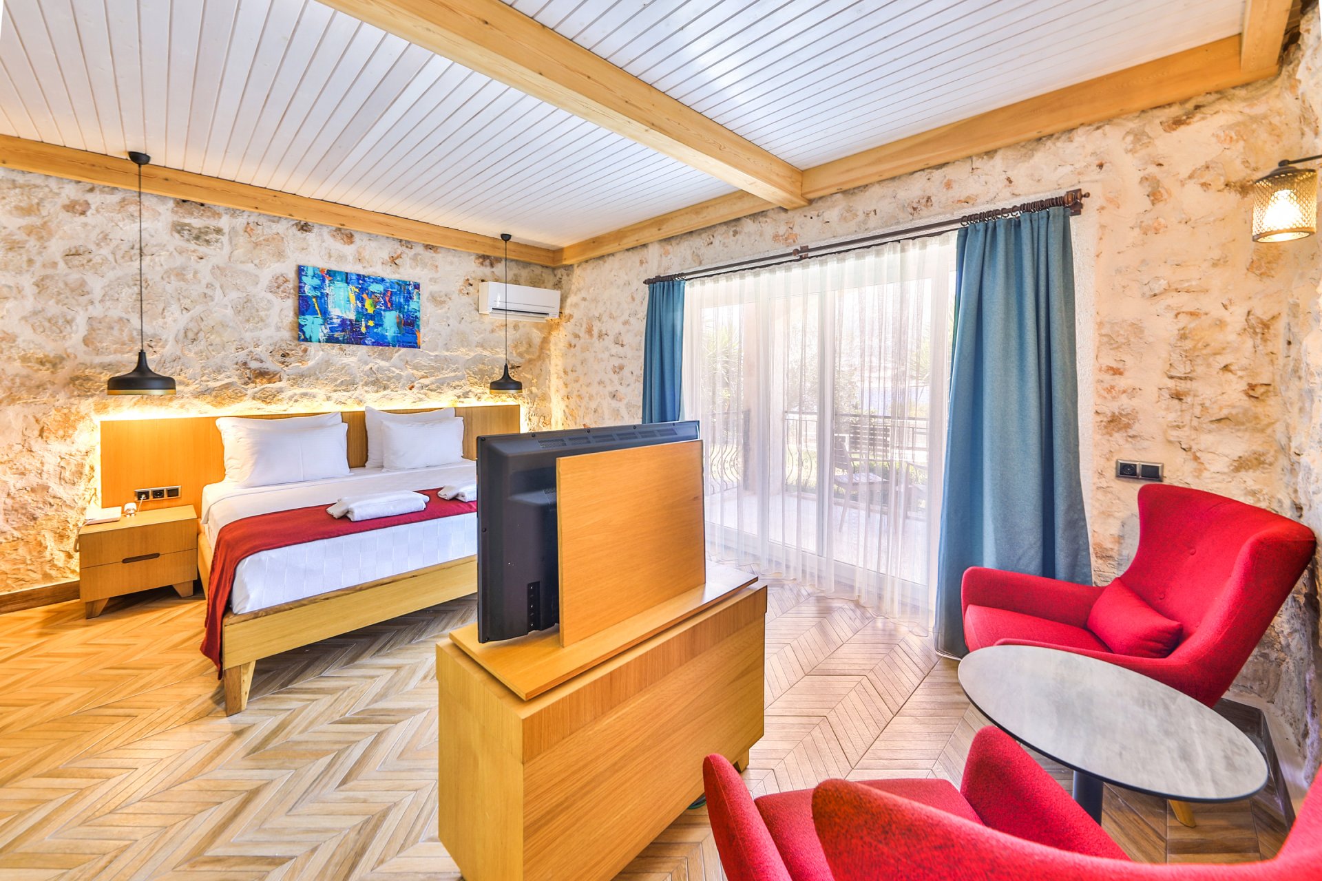 Ekonomik 4 Kişilik Bahçe Manzaralı Aile Odası Jakuzili 