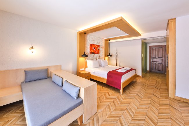 Comfort Plus Havuz Manzaralı Oda